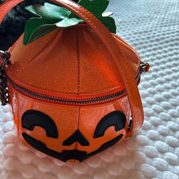Women’s Fine By Me Halloween Pumpkin Purse Handbag Crossbody New - Picture 4 of 8